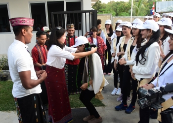 Miss Grand Indonesia 2019 Mengunjungi  Kampus Politeknik eLBajo Commodus